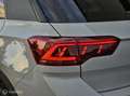 Volkswagen T-Roc 1.5 TSI 3x R-Line Business+ Panorama/Keyless/Trekh Grijs - thumbnail 17