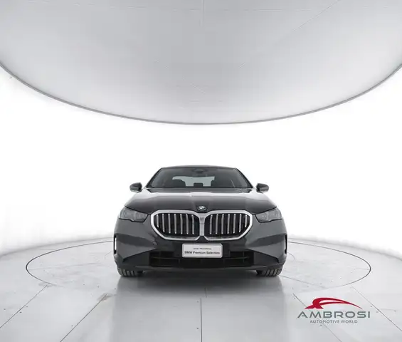 BMW 5 Series view 5