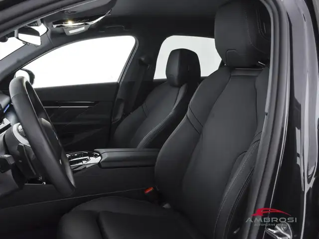 BMW 5 Series view 9