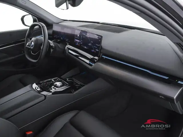 BMW 5 Series view 12