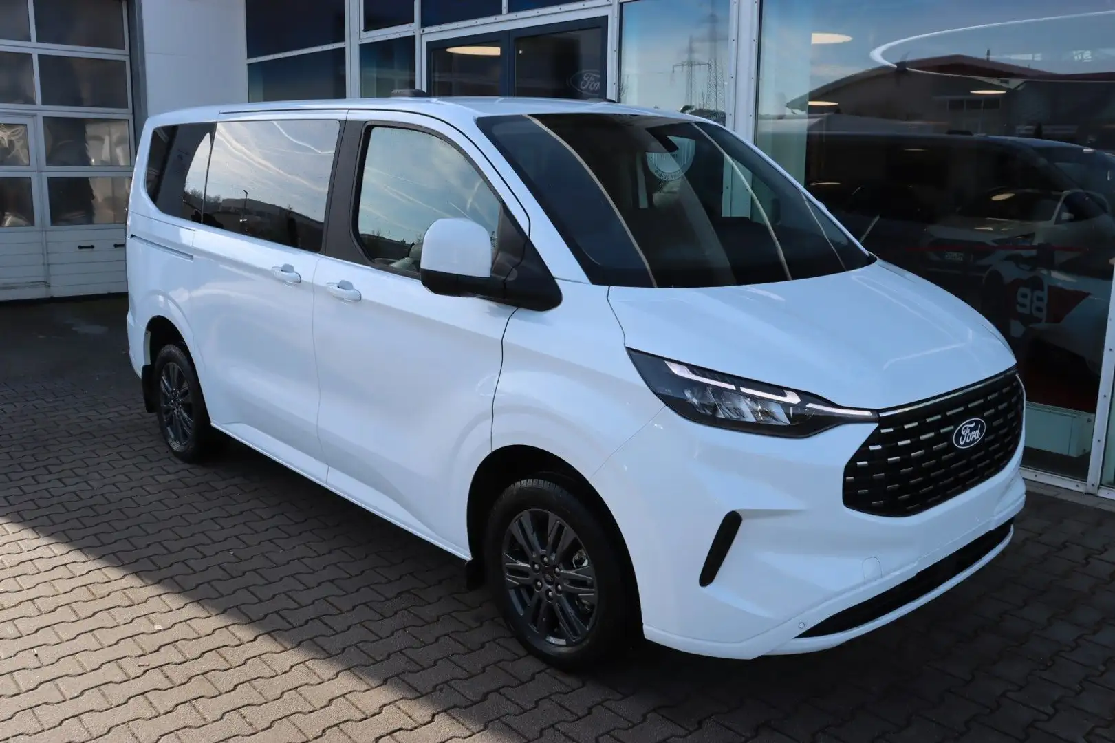 Ford Tourneo Custom Titanium 4x4 320 L1 3,99% FIN* Alb - 2
