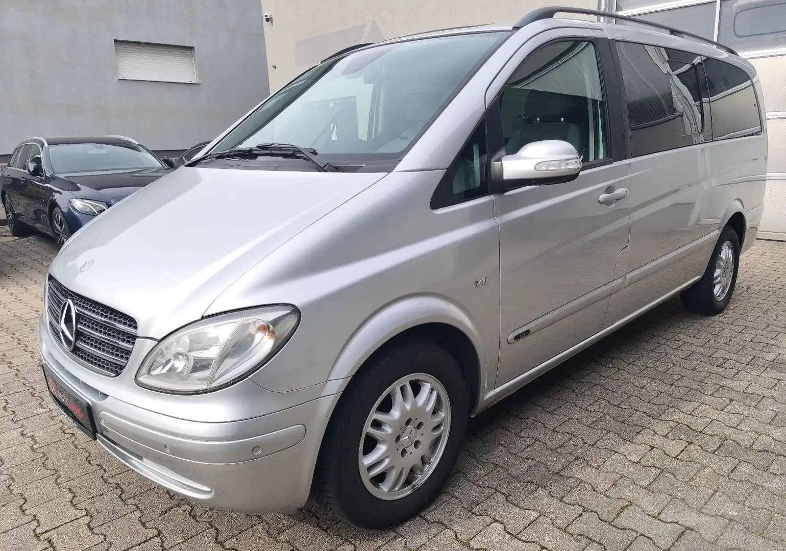 Mercedes-Benz Viano Fun 3.0 CDI lang/Automatik/Ahk. Plateado - 2