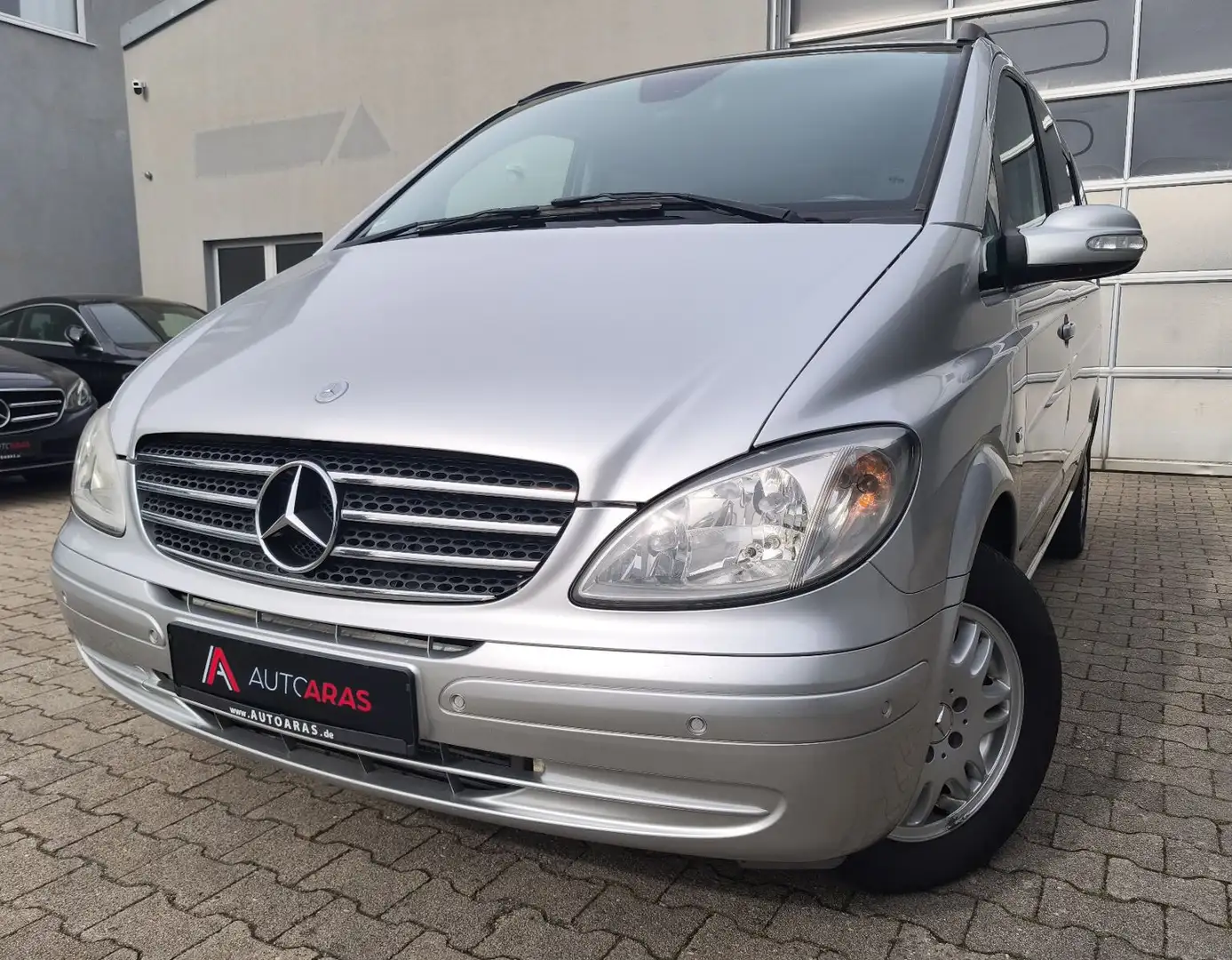 Mercedes-Benz Viano Fun 3.0 CDI lang/Automatik/Ahk. Plateado - 1