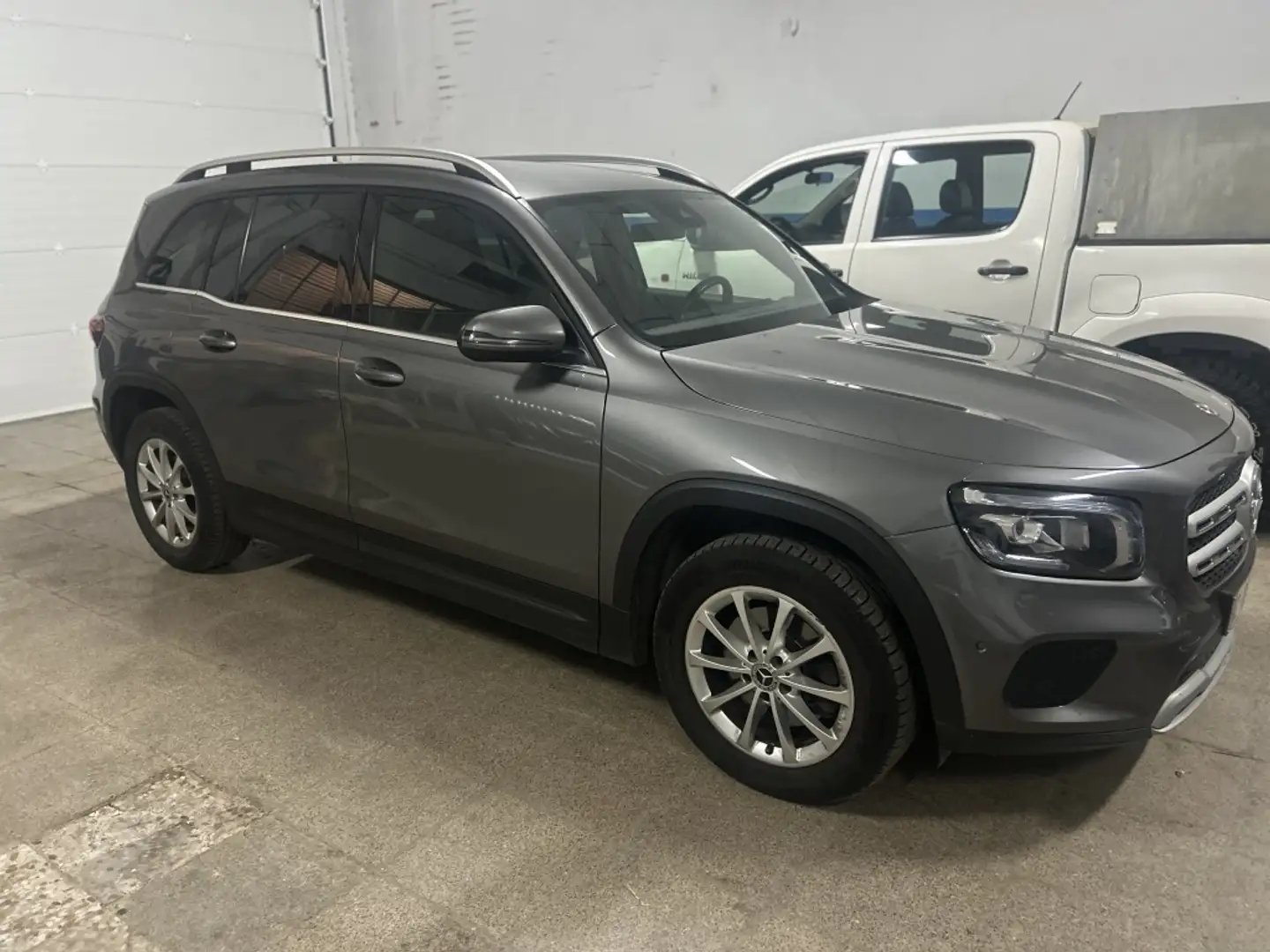 Mercedes-Benz GLB 200 200d 4Matic 8G-DCT Gris - 1