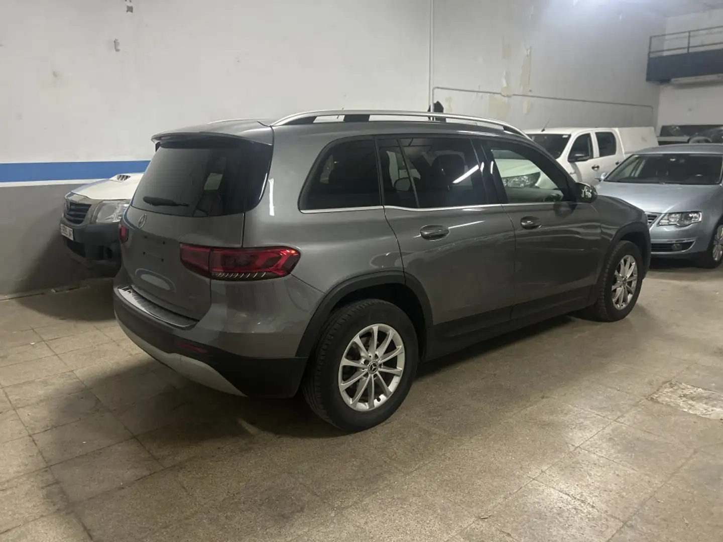 Mercedes-Benz GLB 200 200d 4Matic 8G-DCT Gris - 2