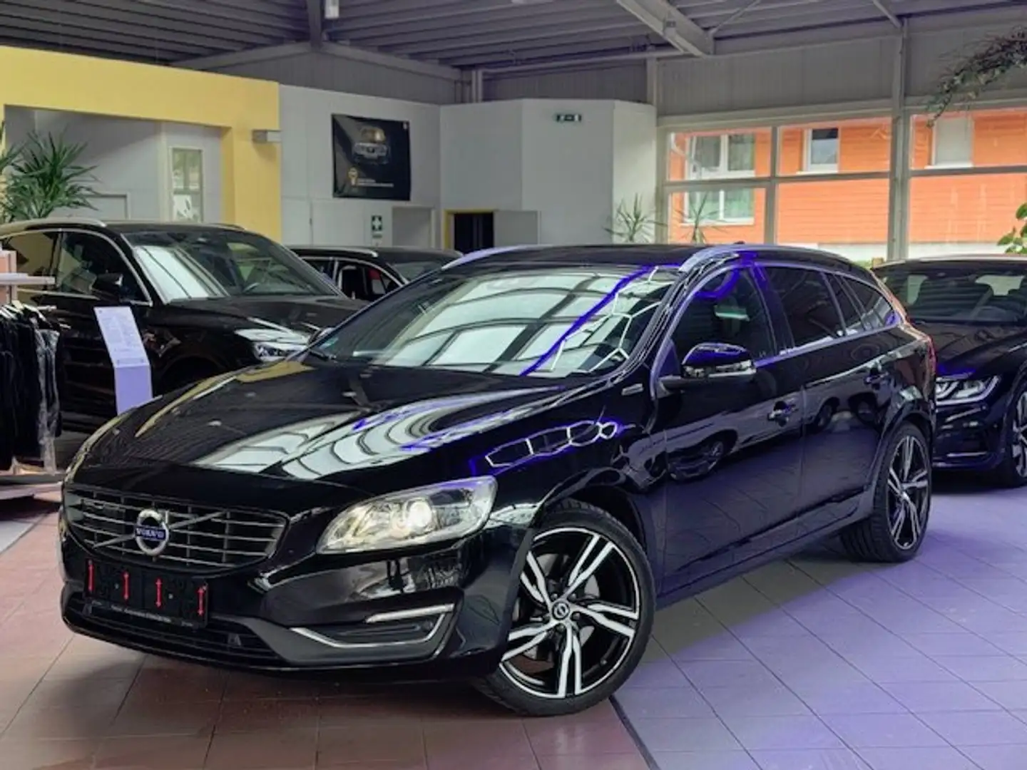 Volvo V60 Summum AWD Negro - 1