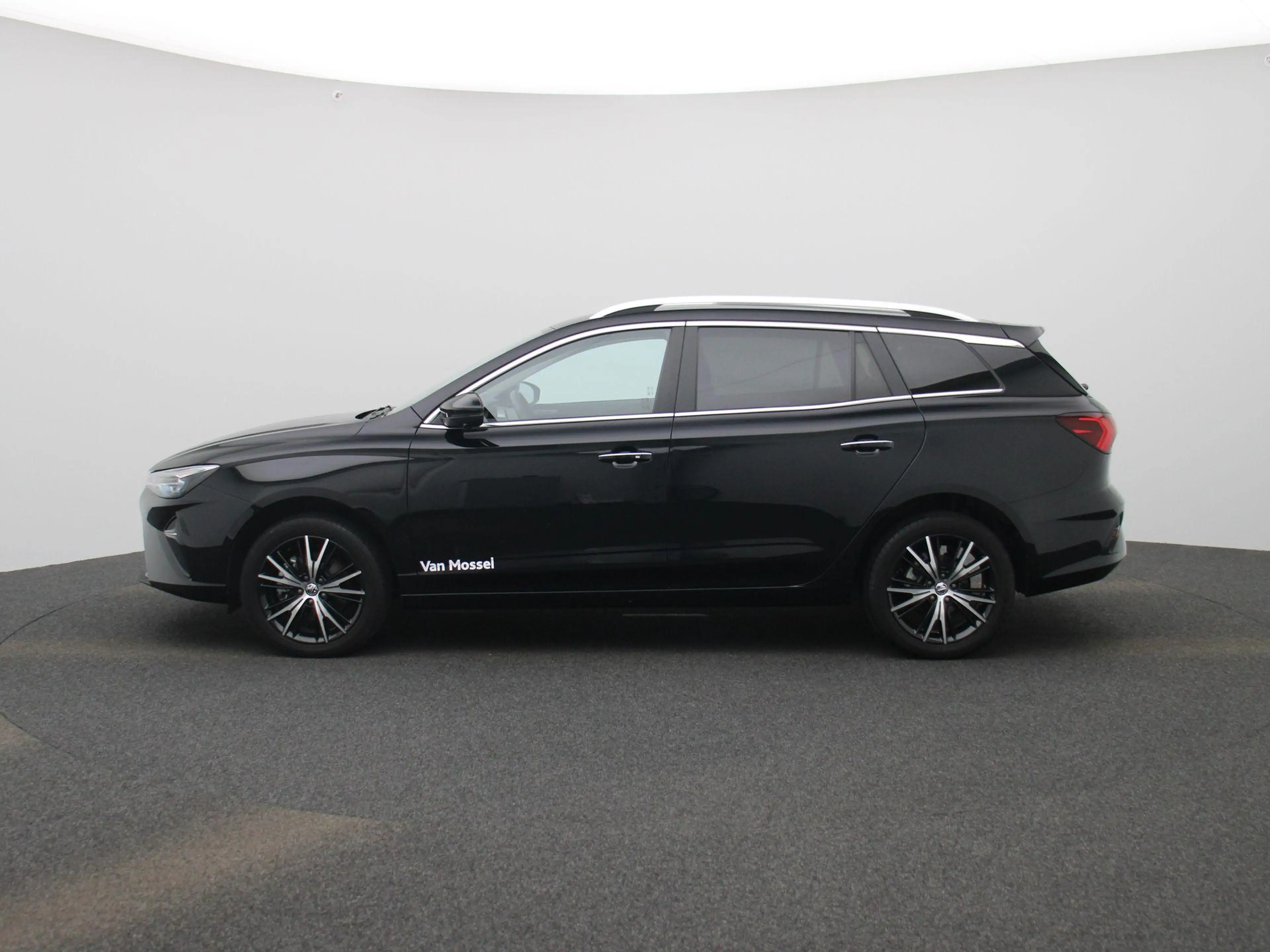 MG MG5 Electric Long Range Luxury 61 kWh — photo 4