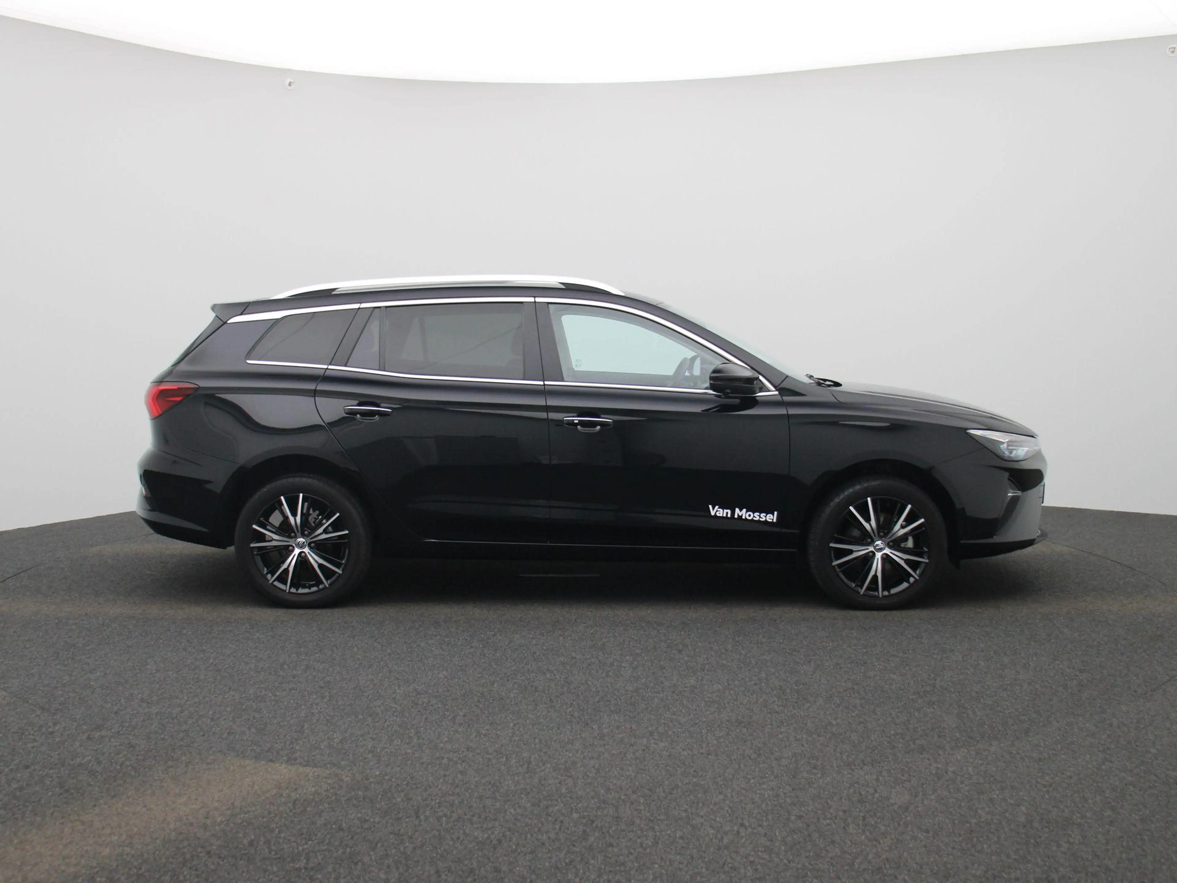 MG MG5 Electric Long Range Luxury 61 kWh — photo 6