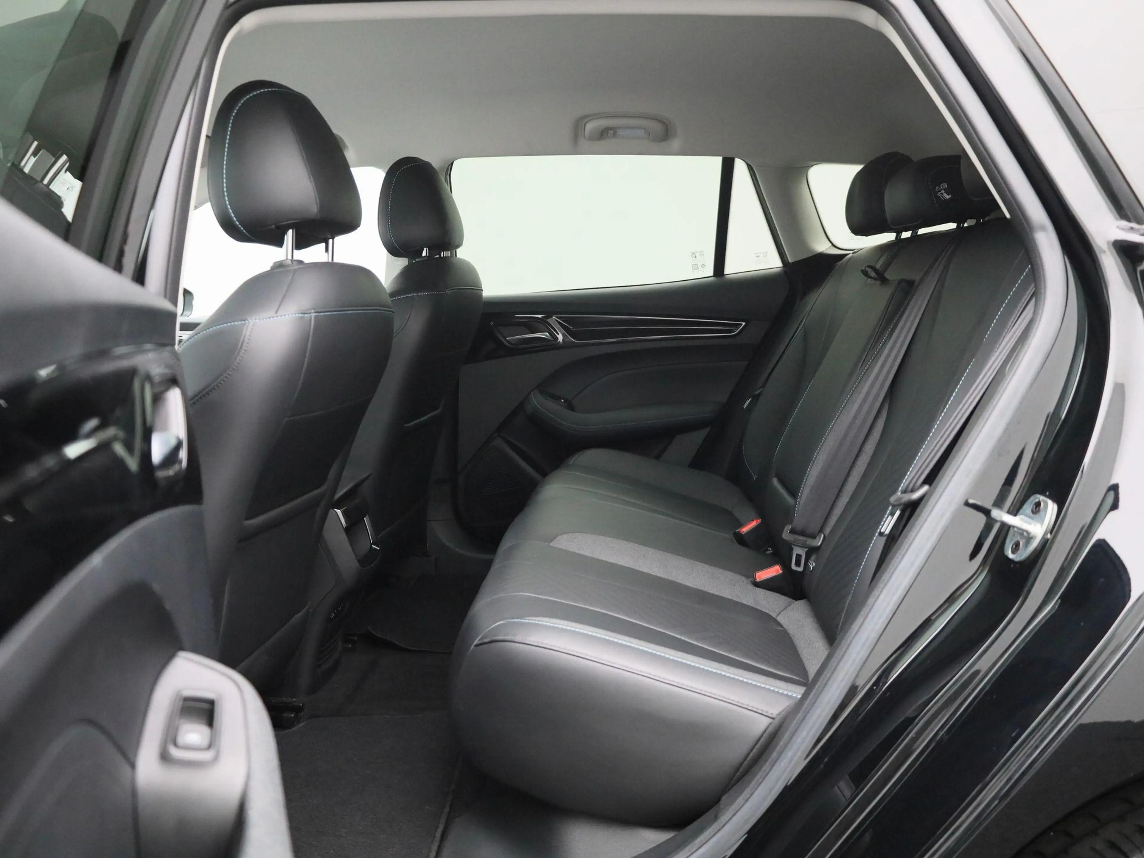 MG MG5 Electric Long Range Luxury 61 kWh — photo 12