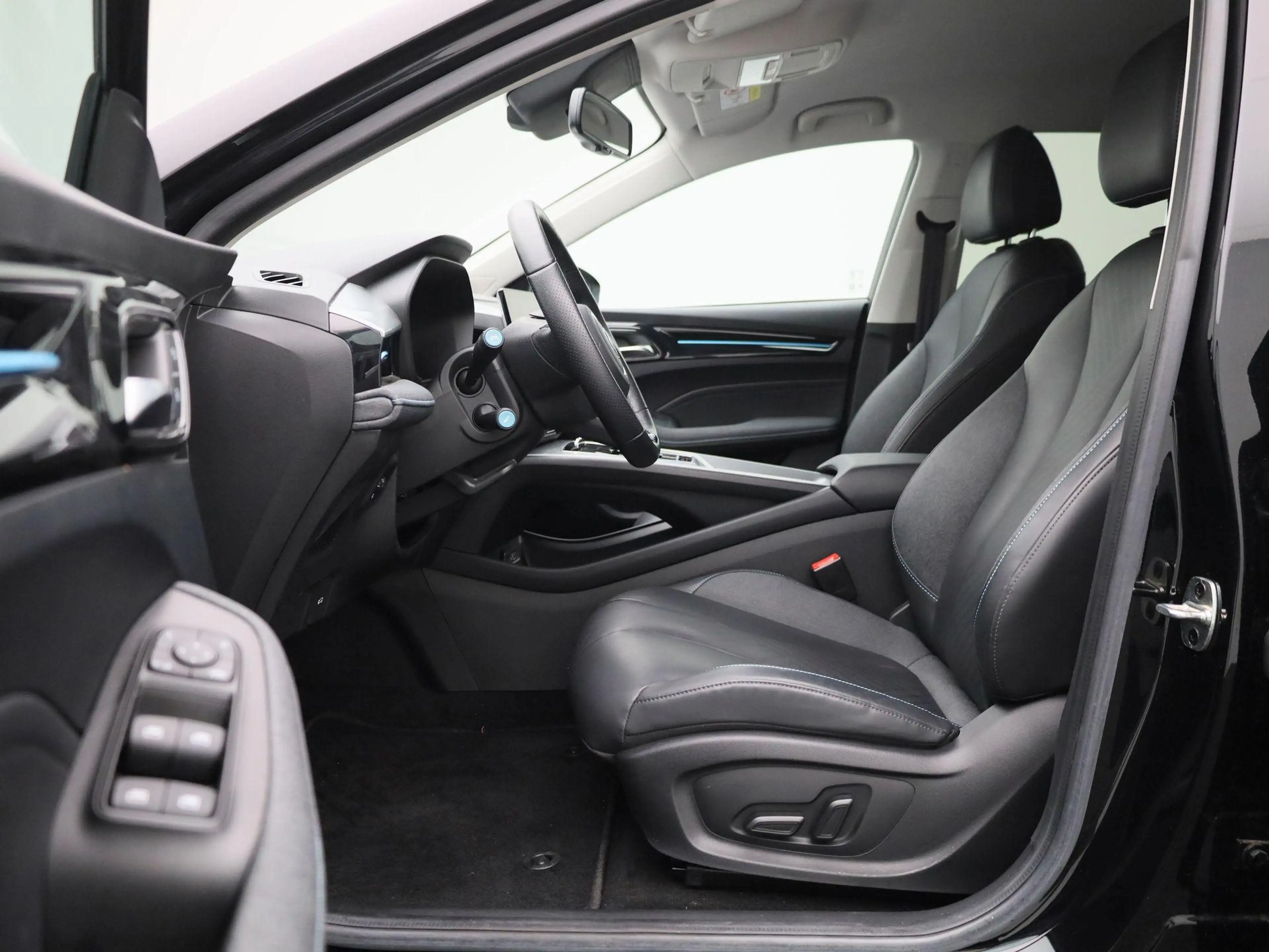 MG MG5 Electric Long Range Luxury 61 kWh — photo 11