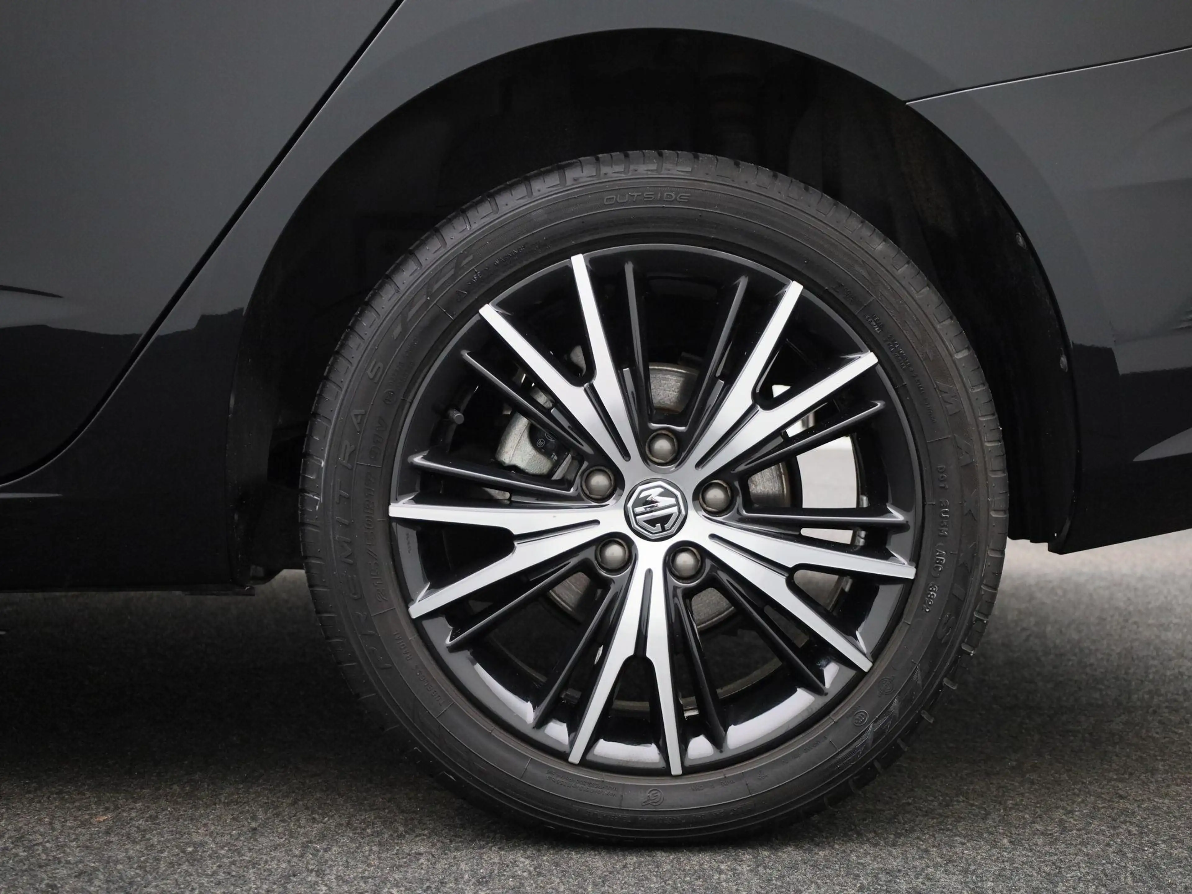 MG MG5 Electric Long Range Luxury 61 kWh — photo 13