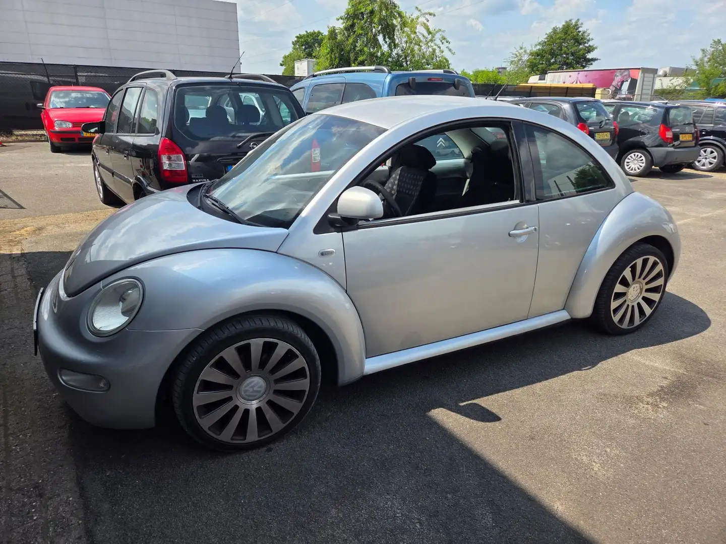 Volkswagen New Beetle 1.6/AIRCO Grau - 2