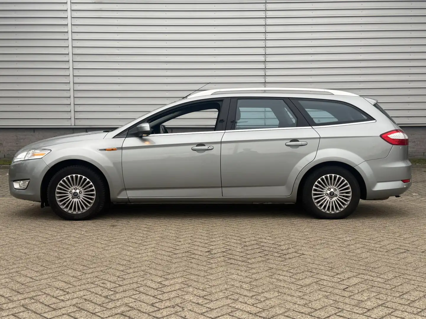 Ford Mondeo Wagon 2.0-16V Titanium Limited Edition (NIEUWE APK Grijs - 2