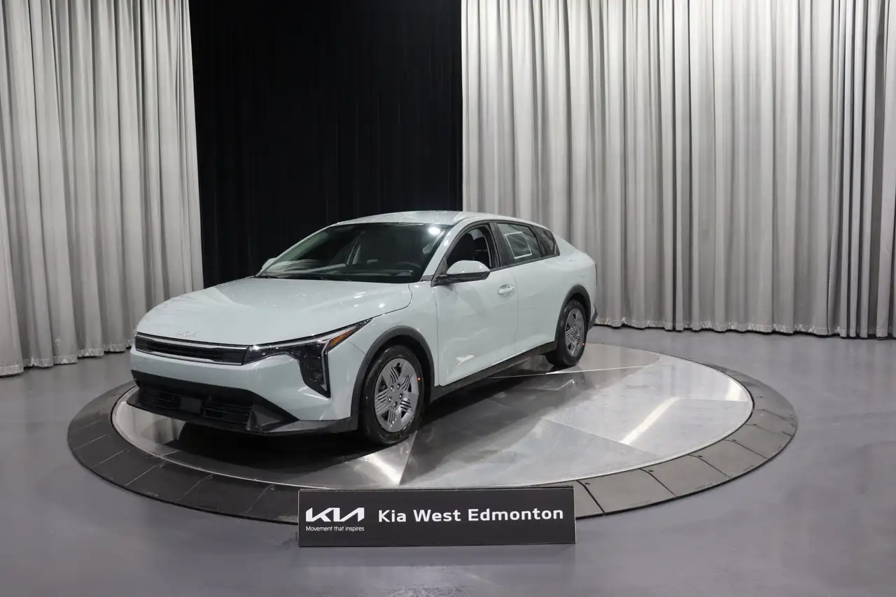 Kia K4 снимка Kia K4