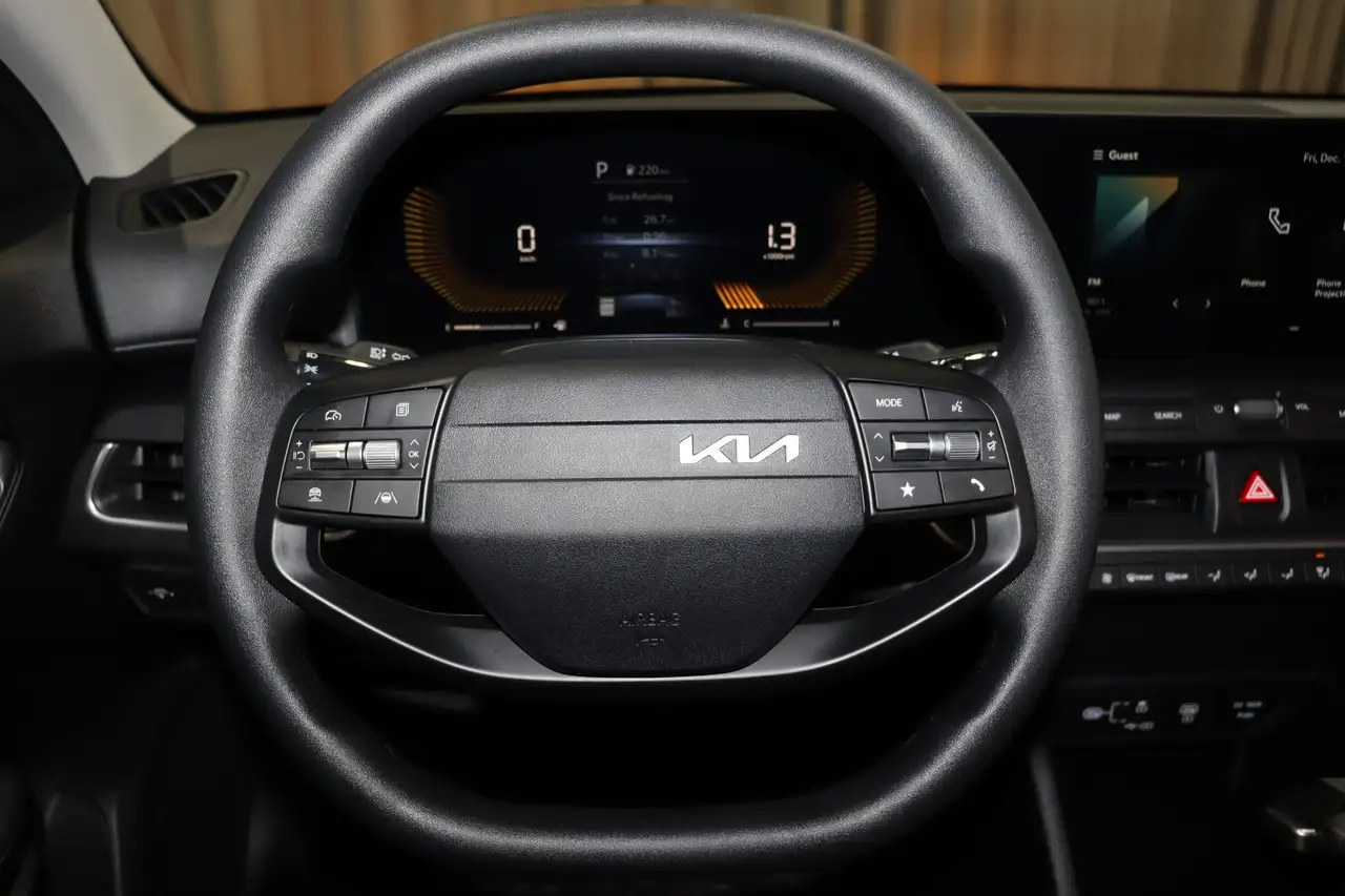 Kia K4 снимка Kia K4