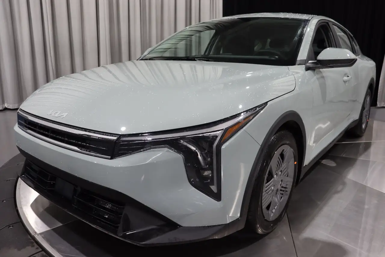 Kia K4 снимка Kia K4