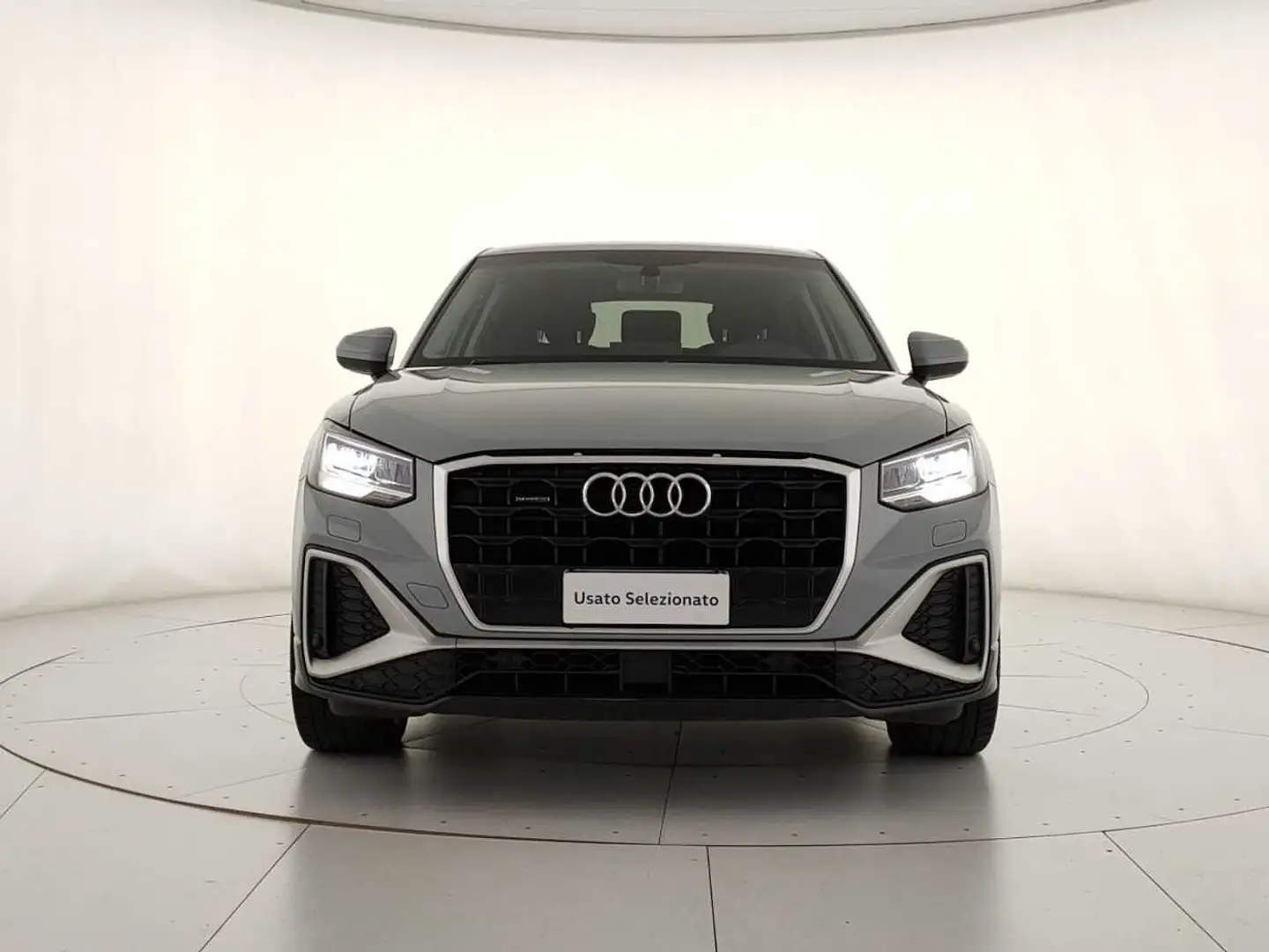 Audi Q2 35 TDI quattro S tronic S line Edition Grau - 2