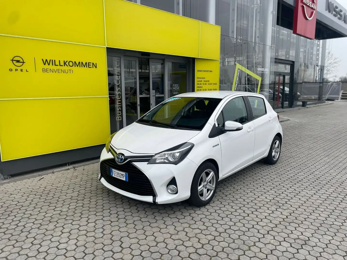 Toyota Yaris 3ª serie 1.5 Hybrid 5 porte Active Bílá - 1