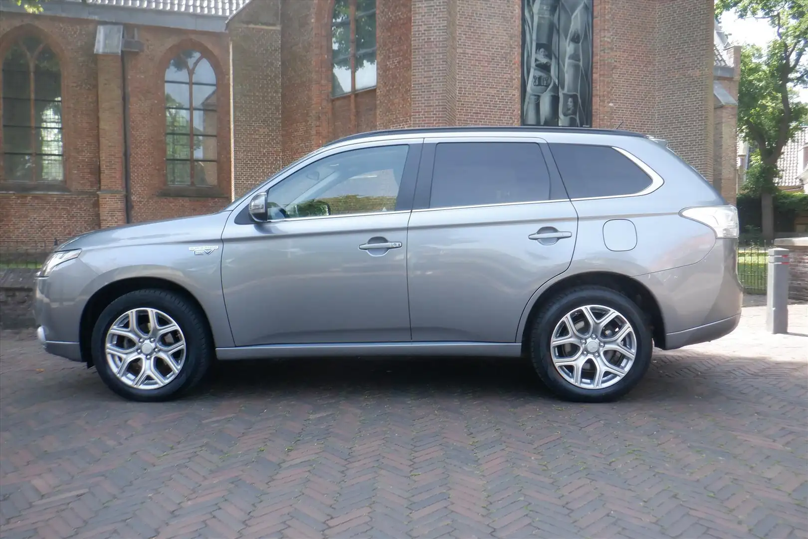 Mitsubishi Outlander 2.0 DOHC MIVEC PHEV TWEEDE EIGENAAR Grijs - 2