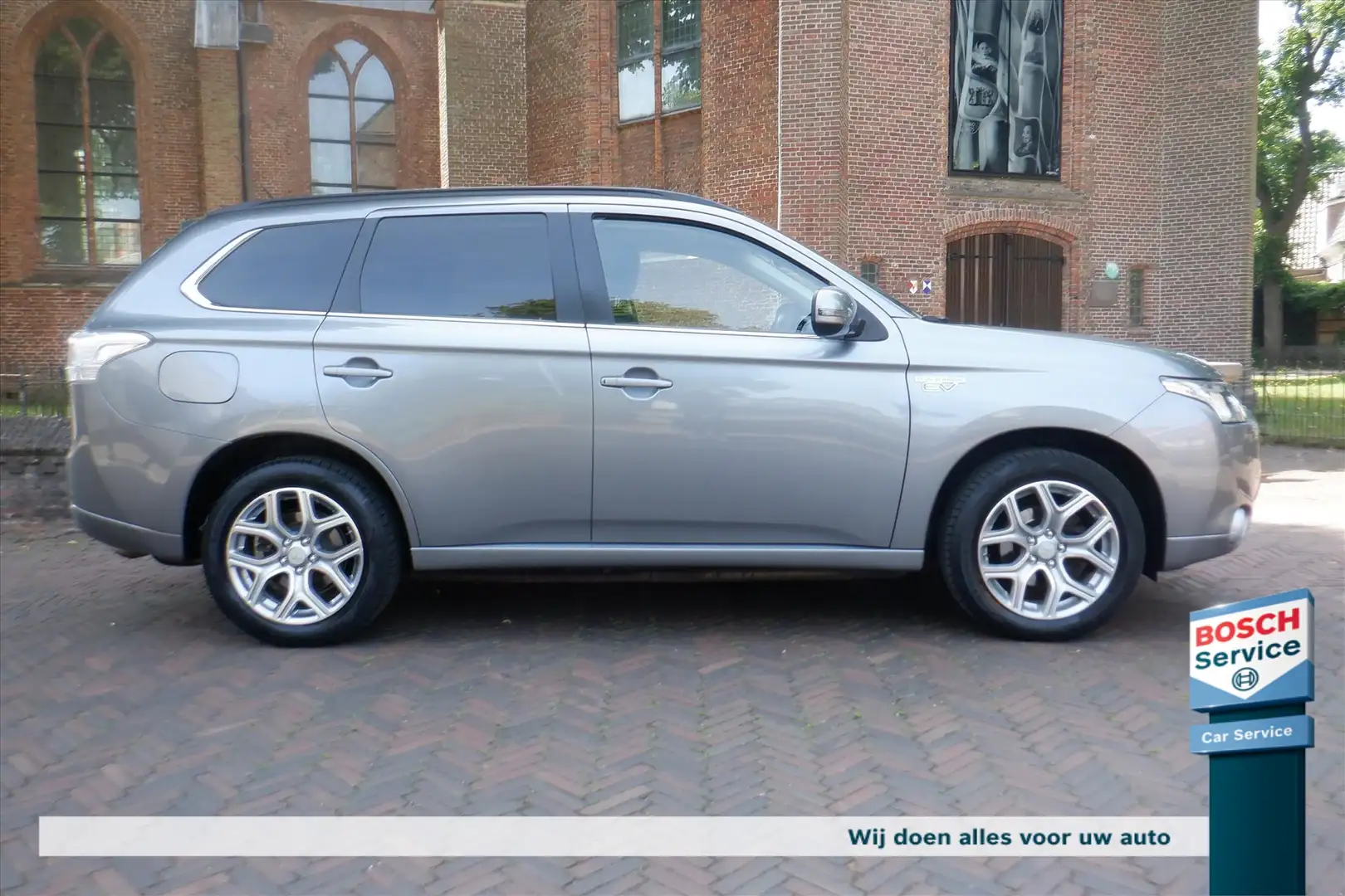 Mitsubishi Outlander 2.0 DOHC MIVEC PHEV TWEEDE EIGENAAR Grijs - 1