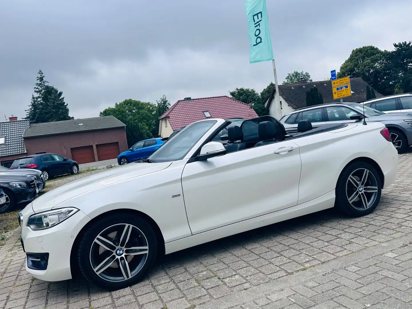 BMW 220 d Cabrio Sport Line*LEDER*NAVI*BI-XENON*PDC Weiß - 2