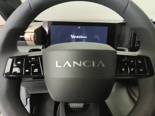 Lancia Ypsilon view 12
