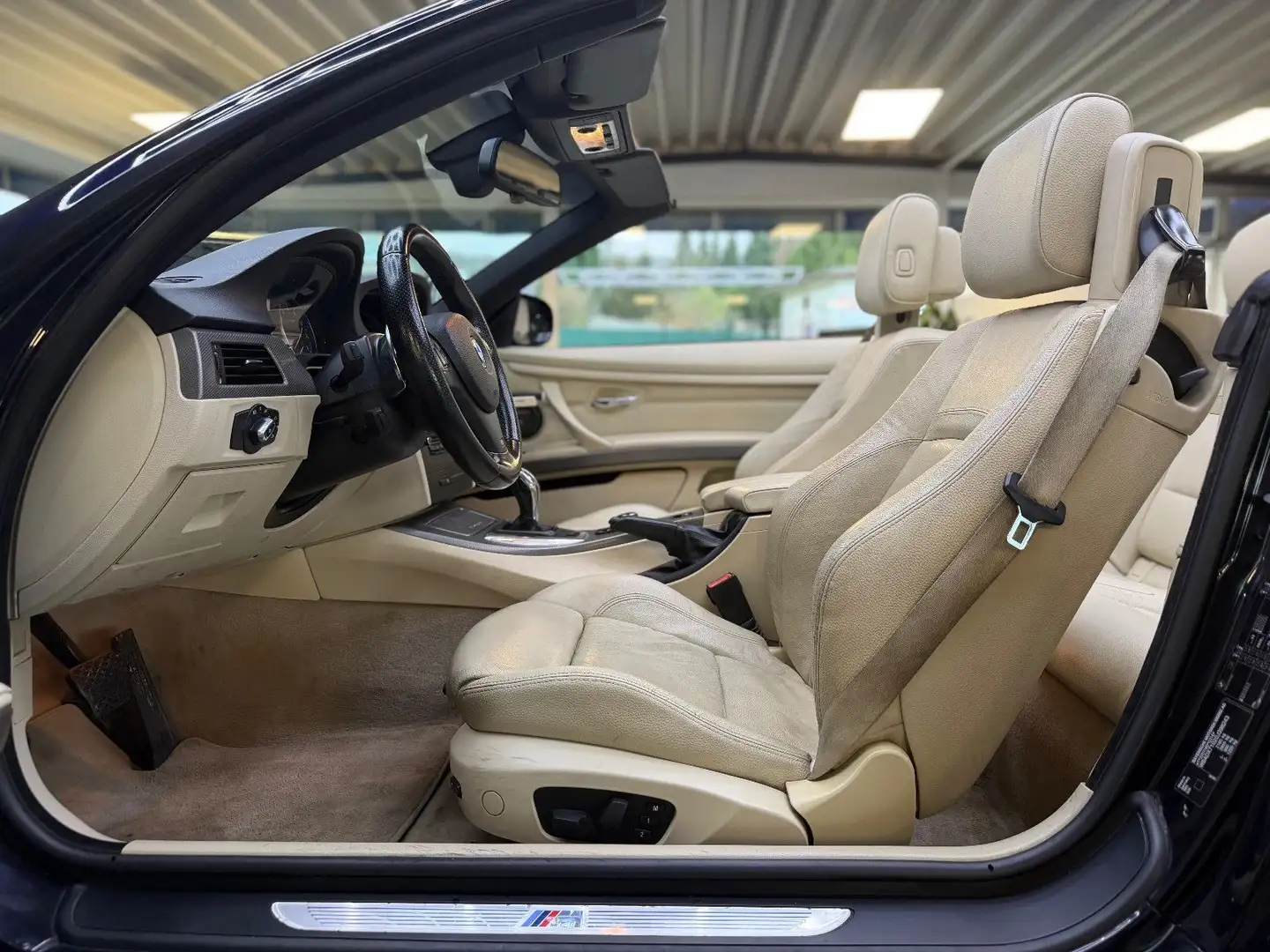 BMW 335 i Cabrio M Paket Schwarz - 2