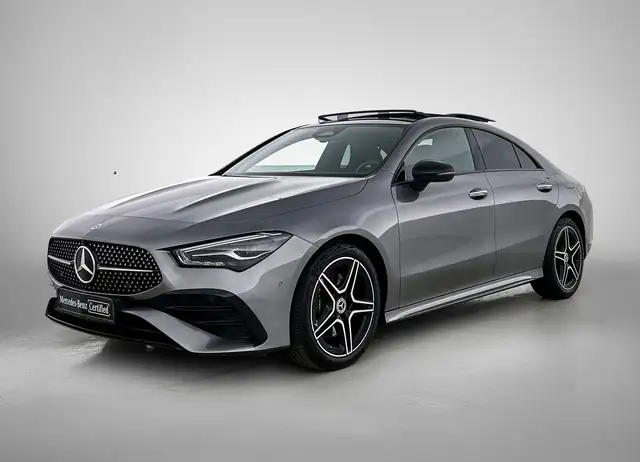 Mercedes-Benz CLA 200 Coupé AMG Line | Panoramisch Dak | Smartphone Inte