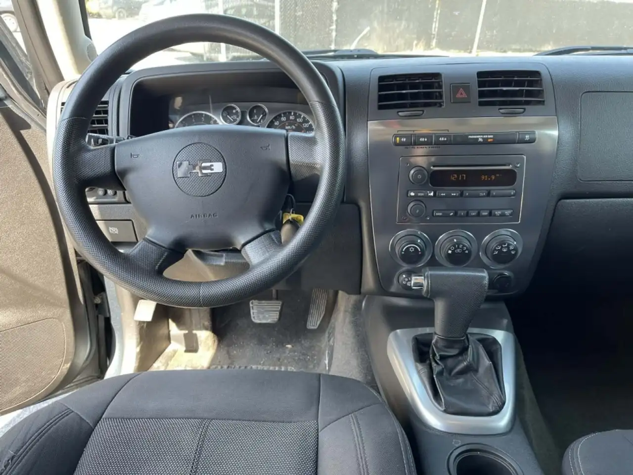 HUMMER H3 снимка HUMMER H3