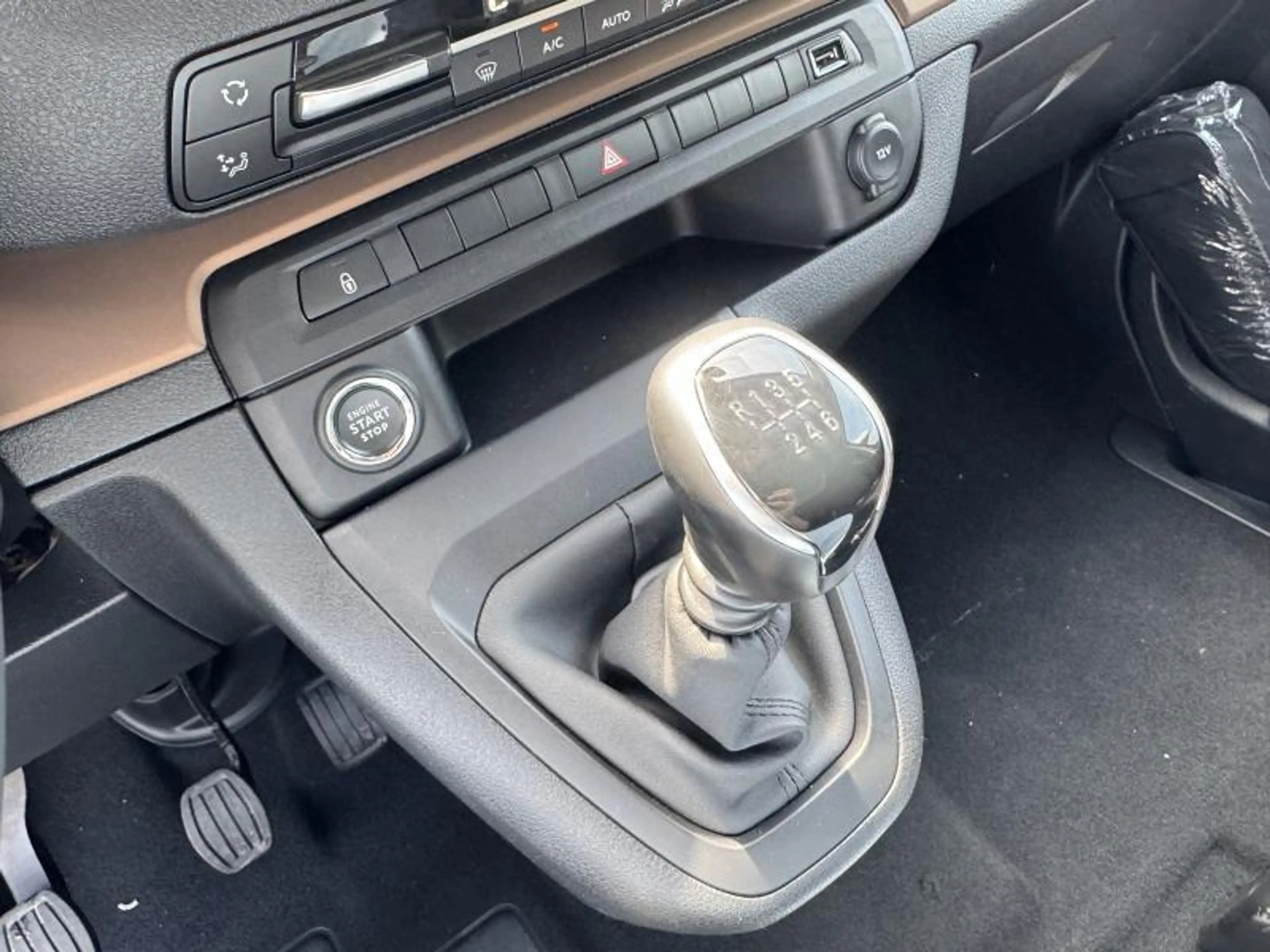 Toyota Verso CROSSCAMP 2.0D 144 — photo 13