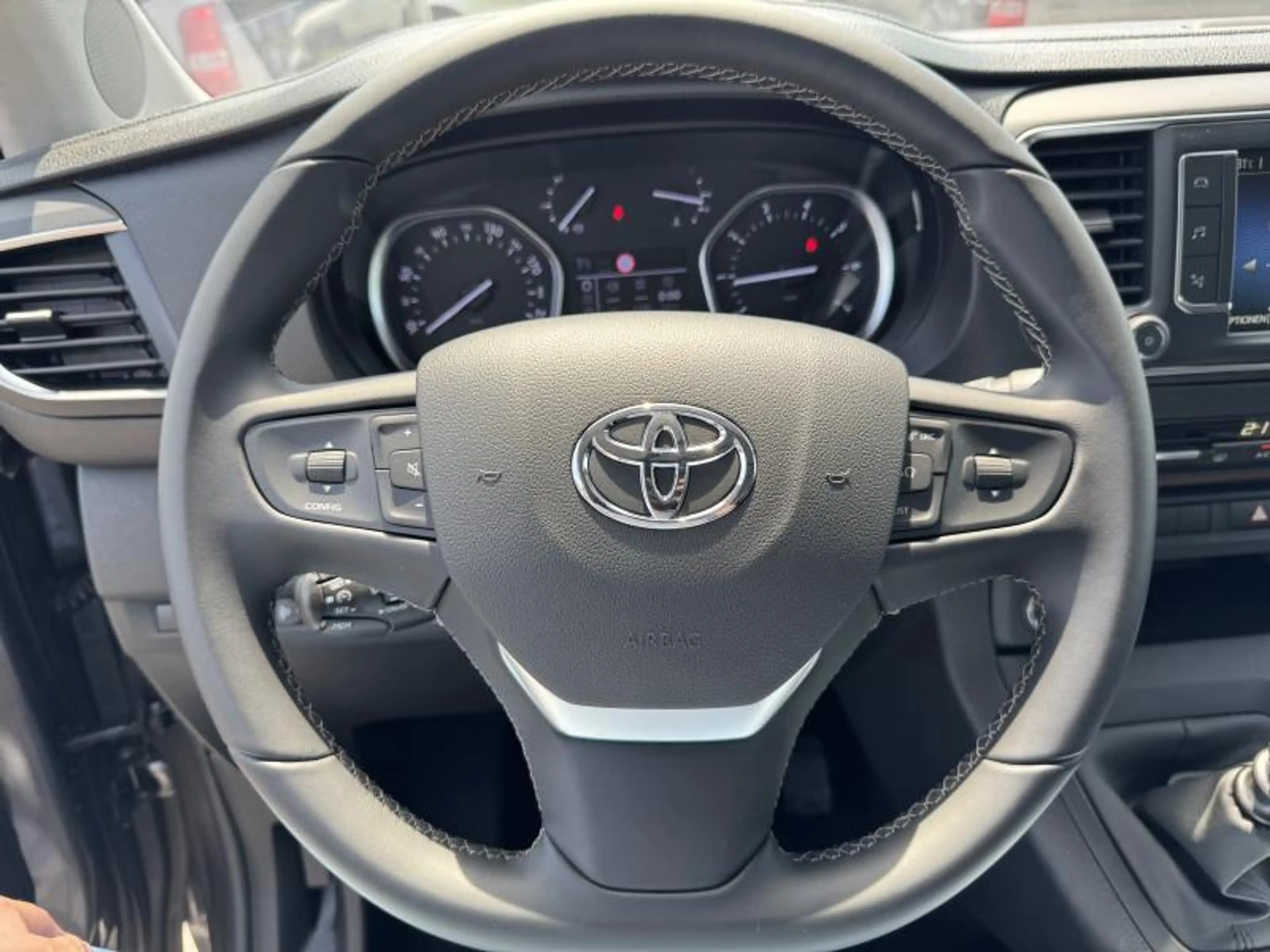 Toyota Verso CROSSCAMP 2.0D 144 — photo 5