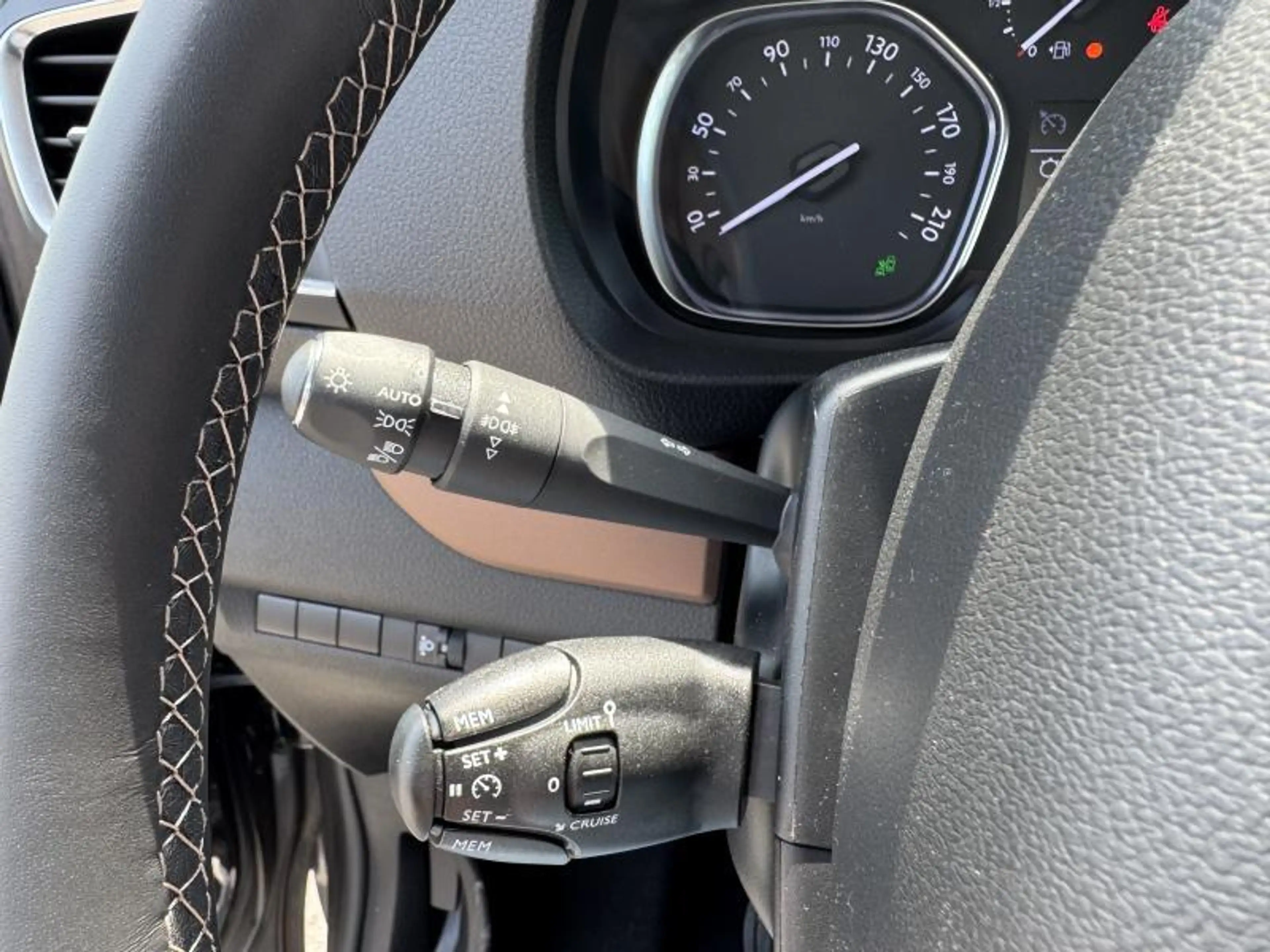 Toyota Verso CROSSCAMP 2.0D 144 — photo 6