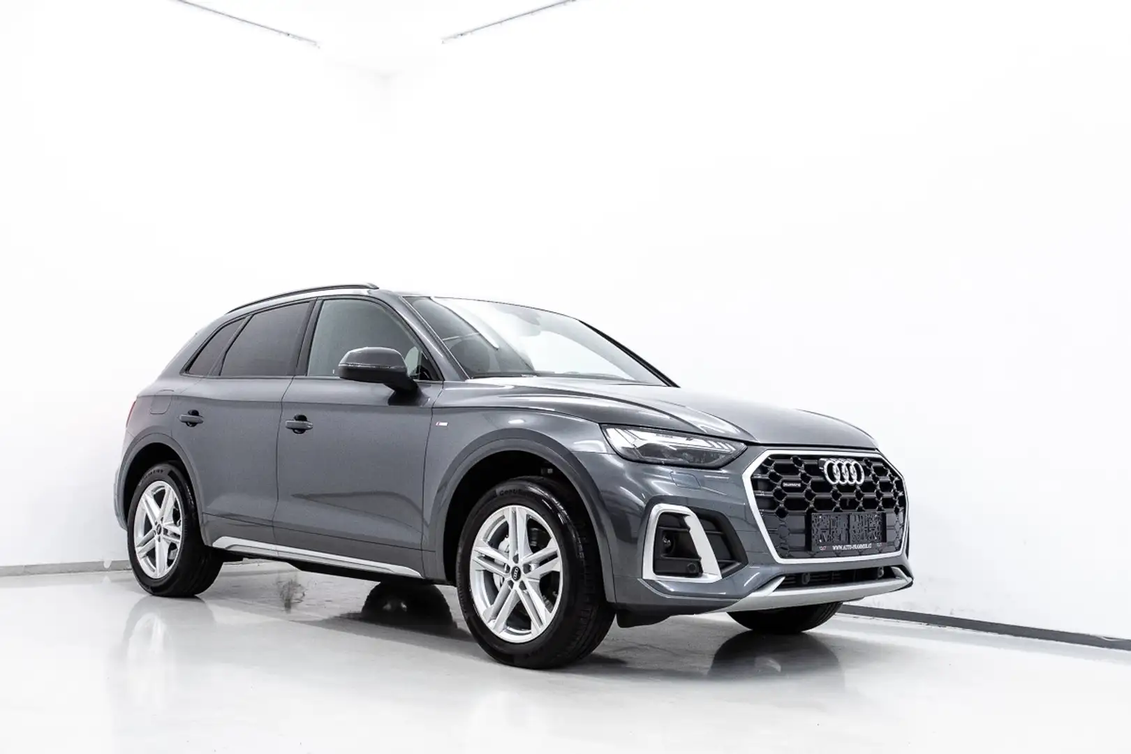 Audi Q5 50 TFSI e PHEV quattro S-line | AHK | Matrix Grau - 2