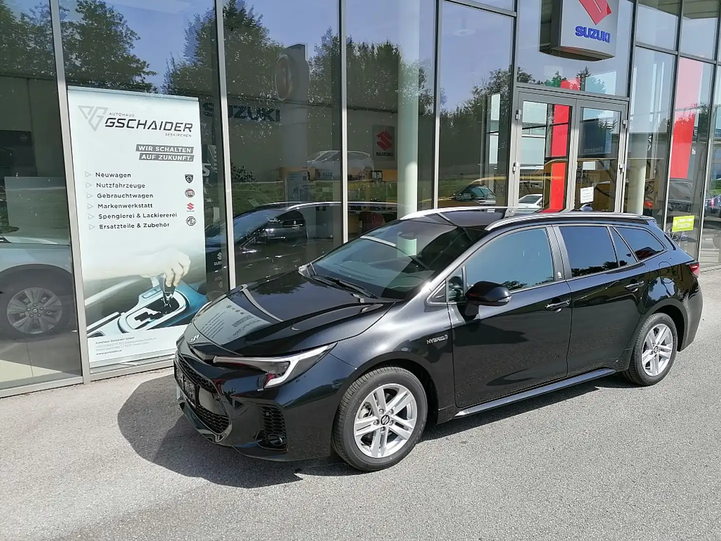 Suzuki Swace 1,8 HEV E-CVT Flash Schwarz - 1
