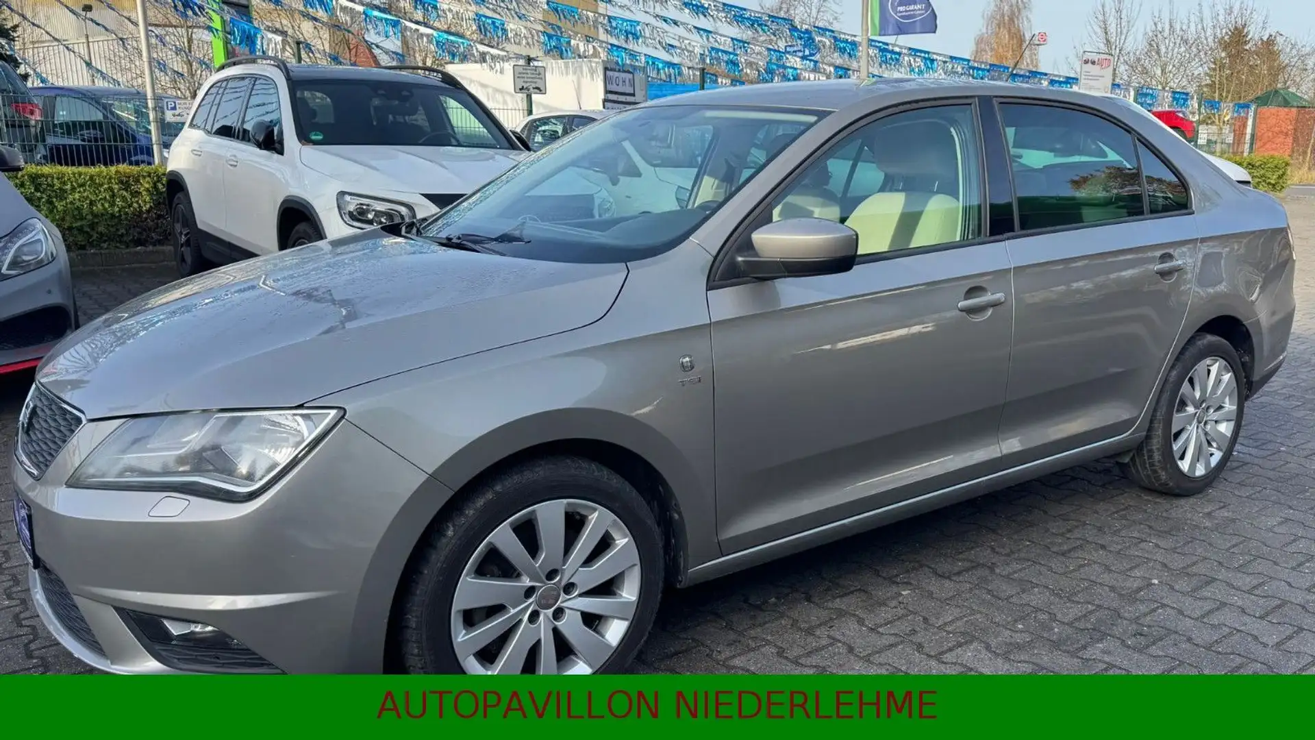 SEAT Toledo 1.2 TSI*Style*Klima*SItzhzg*Bluetooth*PDC Silber - 1