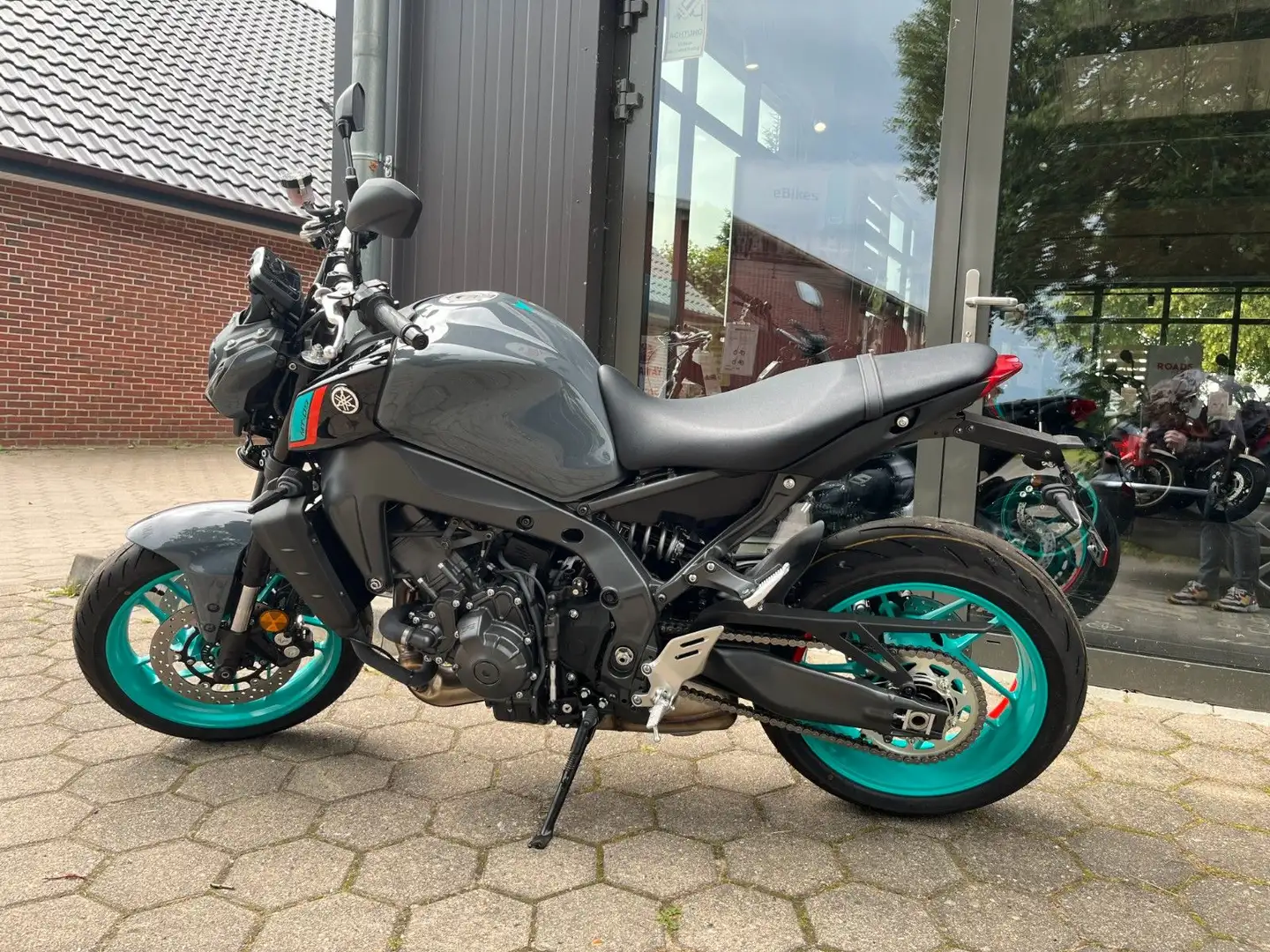 Yamaha MT-09 2023 Gris - 2
