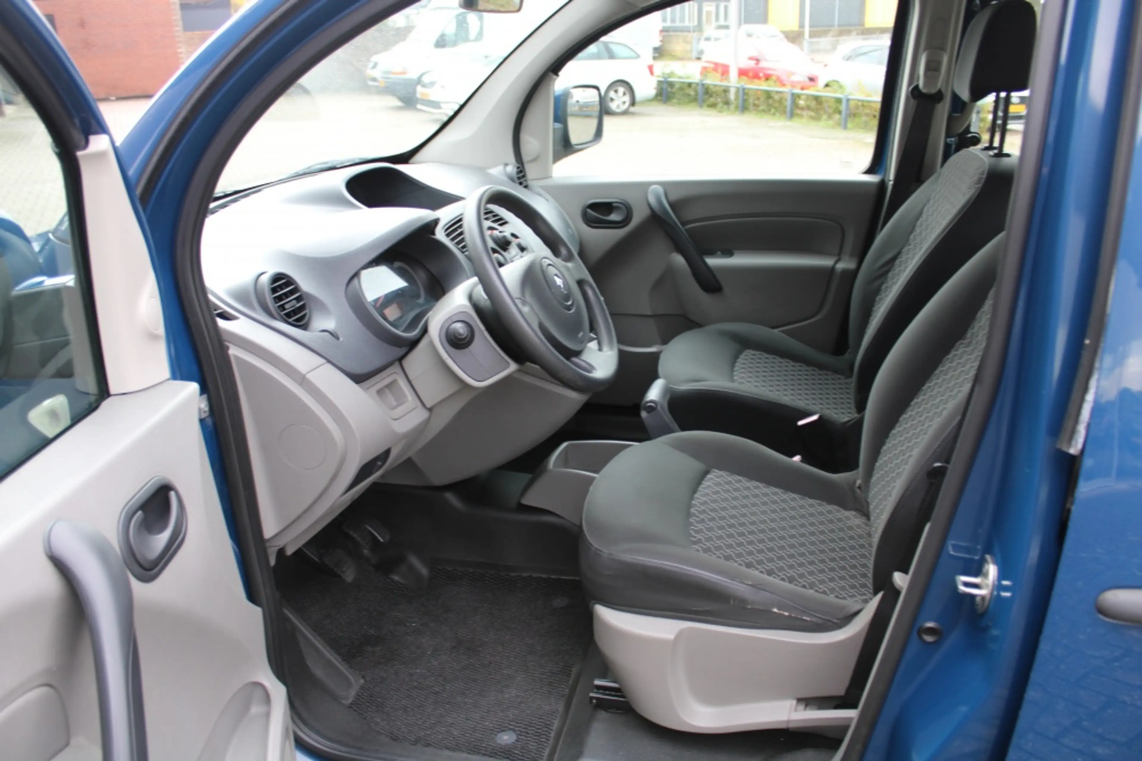 Renault Kangoo Family 1.6 Authentique — photo 9