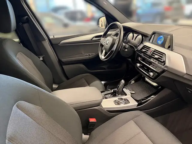 BMW X3 view 11