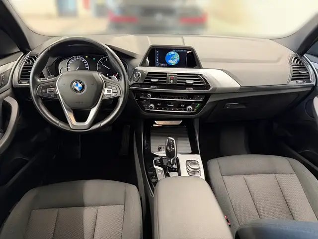 BMW X3 view 8