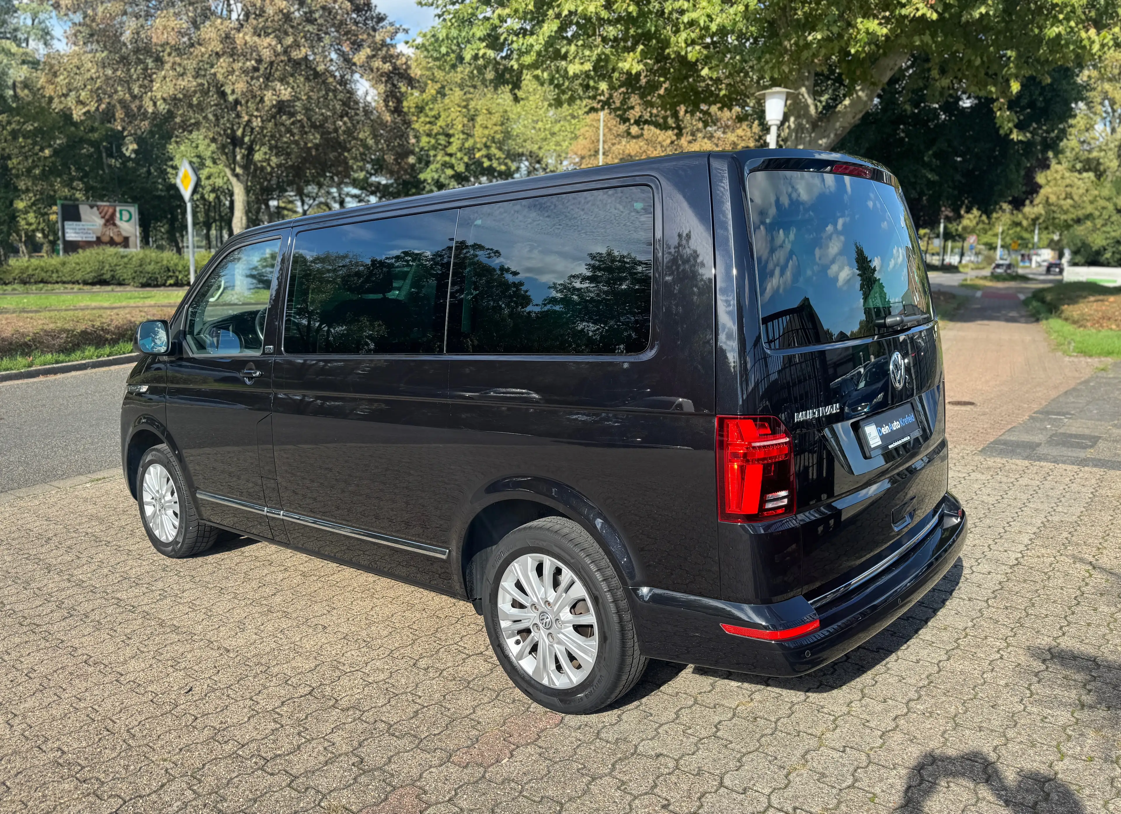 Volkswagen T6.1 Multivan 2.0 TDI DSG Generation Six LED ACC — photo 5
