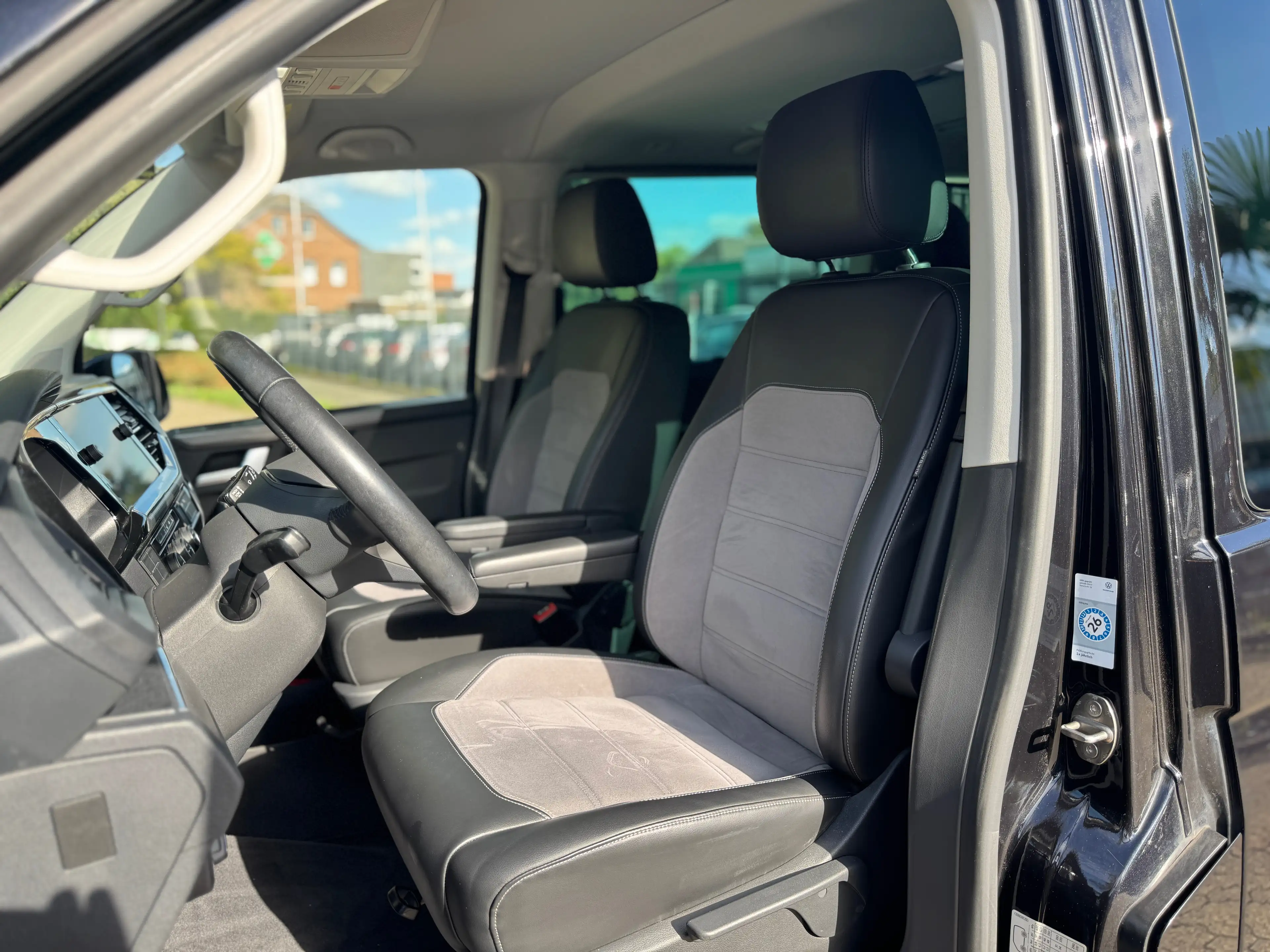 Volkswagen T6.1 Multivan 2.0 TDI DSG Generation Six LED ACC — photo 8