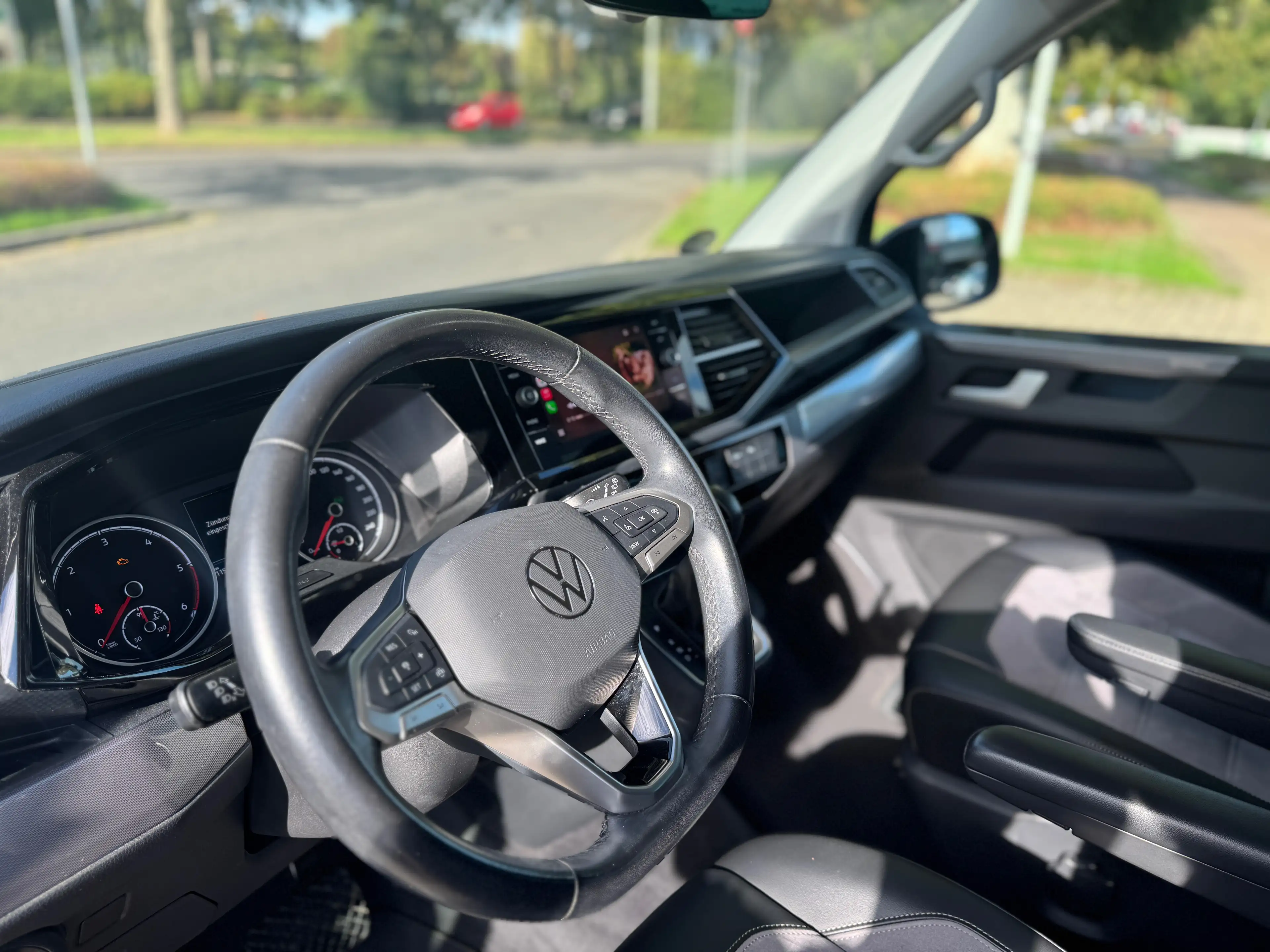Volkswagen T6.1 Multivan 2.0 TDI DSG Generation Six LED ACC — photo 7