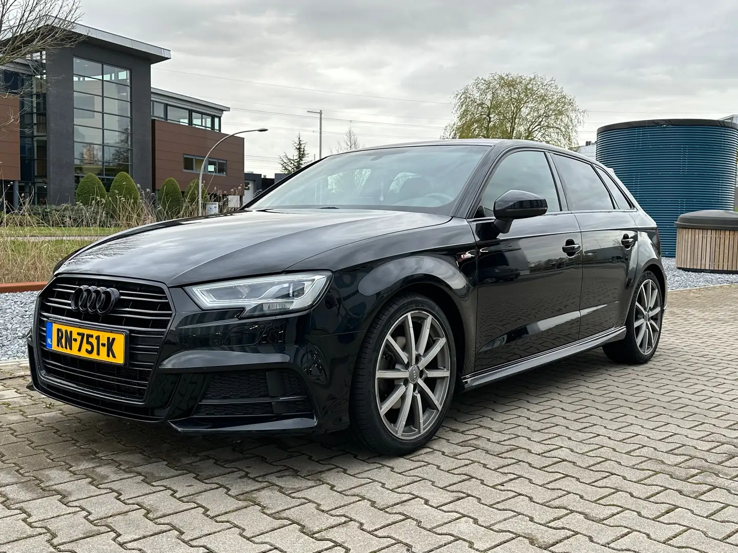 Audi A3 Sportback 1.0 TFSI Sport S Line Edition Zwart - 1