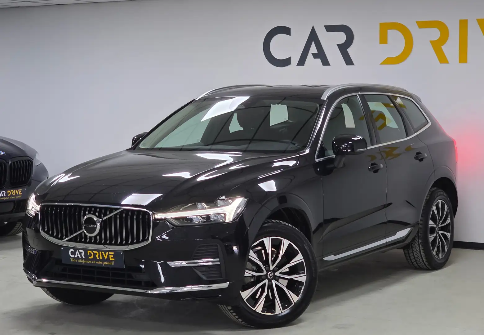 Volvo XC60 2.0 D CAMERA/CAPTEURS/CRUISE/LED/FULL OPTION Noir - 1