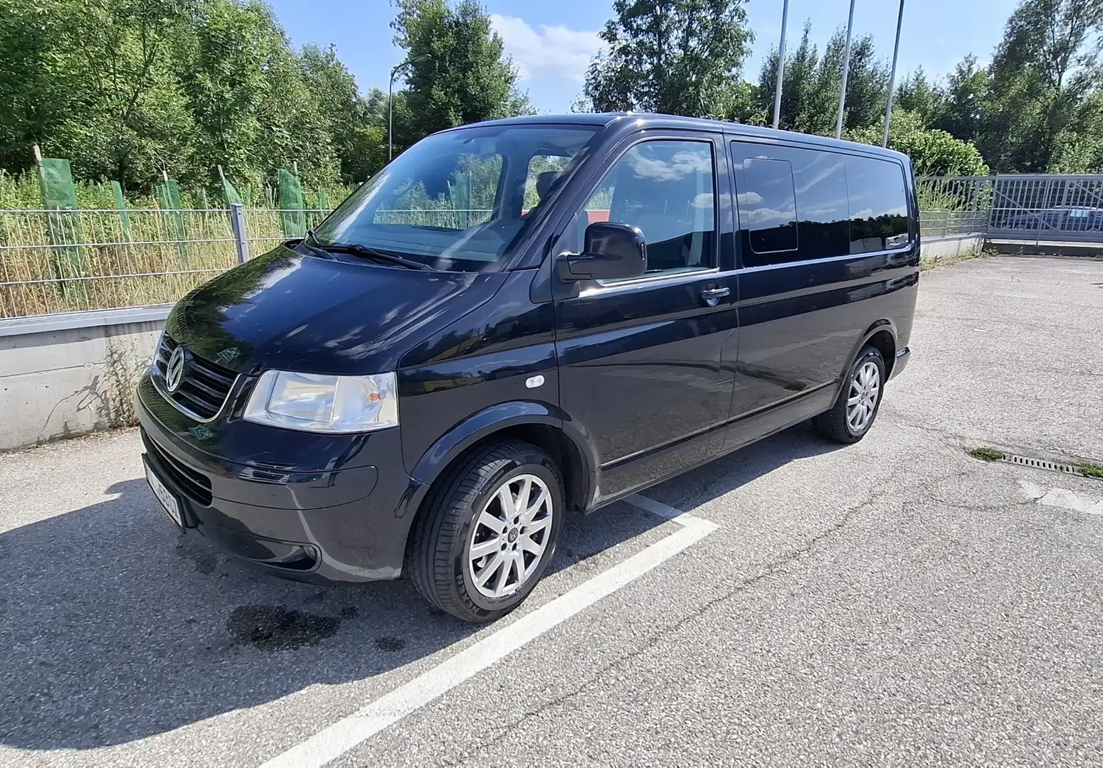 Volkswagen T5 Multivan Startline 2,5 TDI 4motion D-PF Schwarz - 1