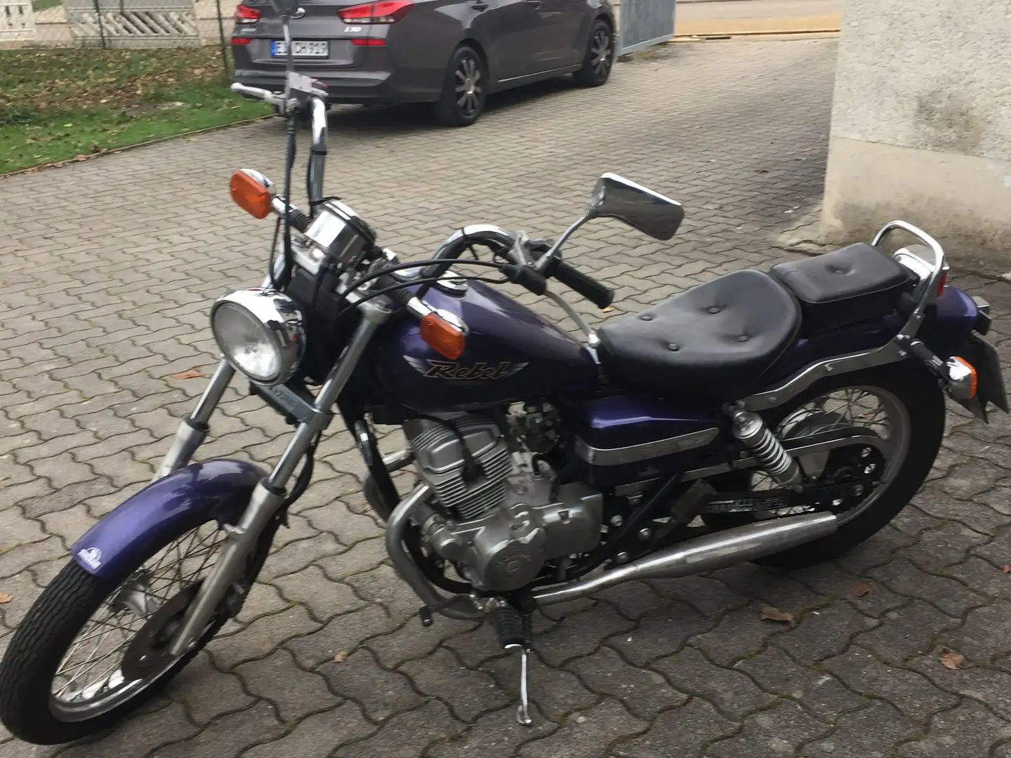 Honda CA 125 Rebel Violett - 2