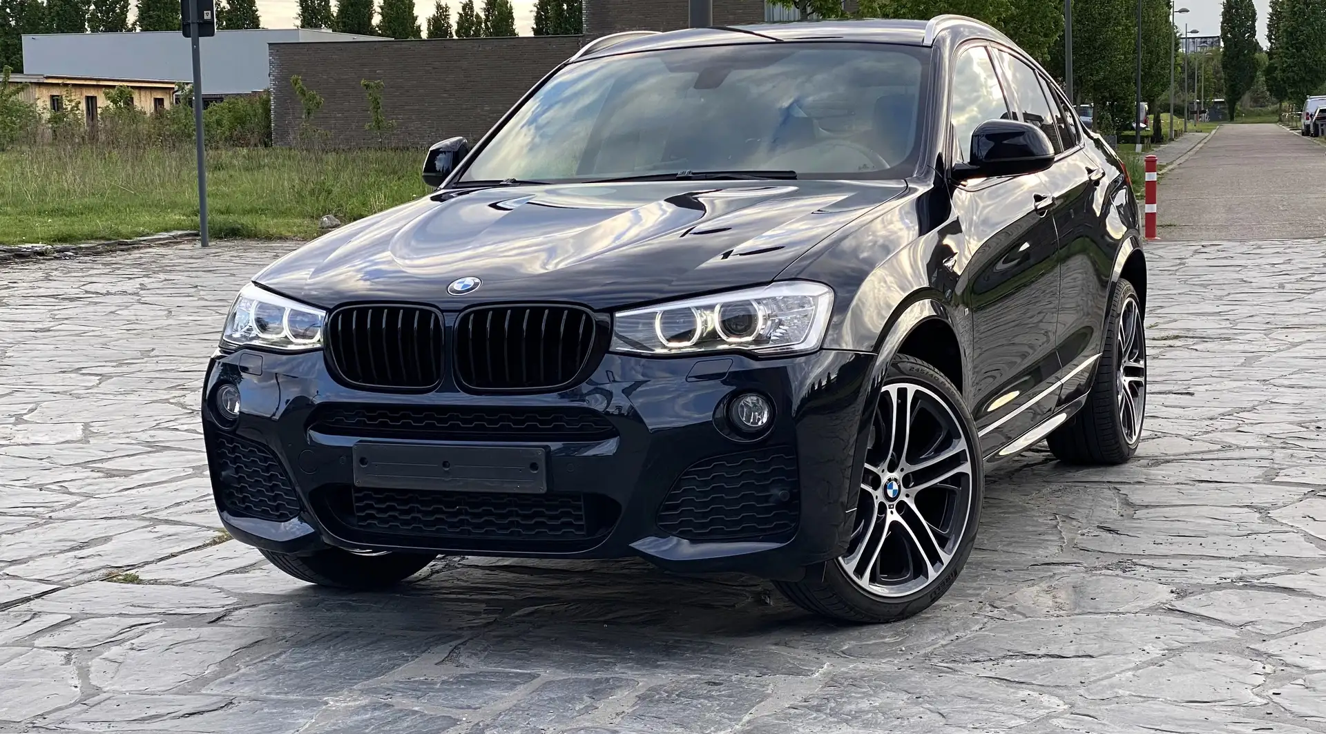 BMW X4 2.0dA M-Pack Xenon/Navi/Verwarmd zetels/Camera Noir - 1