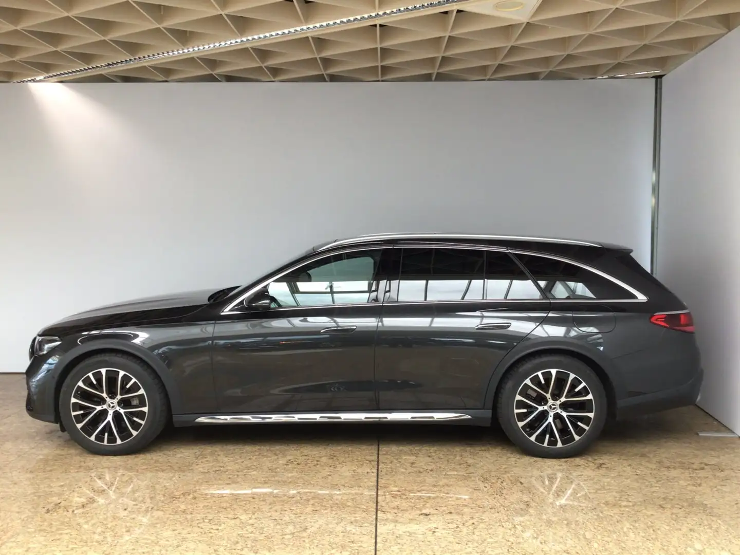 Mercedes-Benz E 300 E 300 de 4M T All-Terrain mit EQ AHK/ Pano/Burm Gris - 2