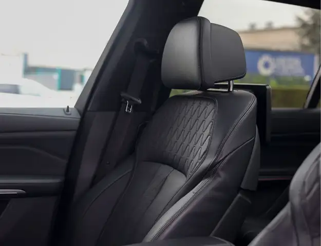 BMW X7 view 4