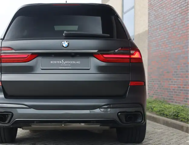 BMW X7 view 13